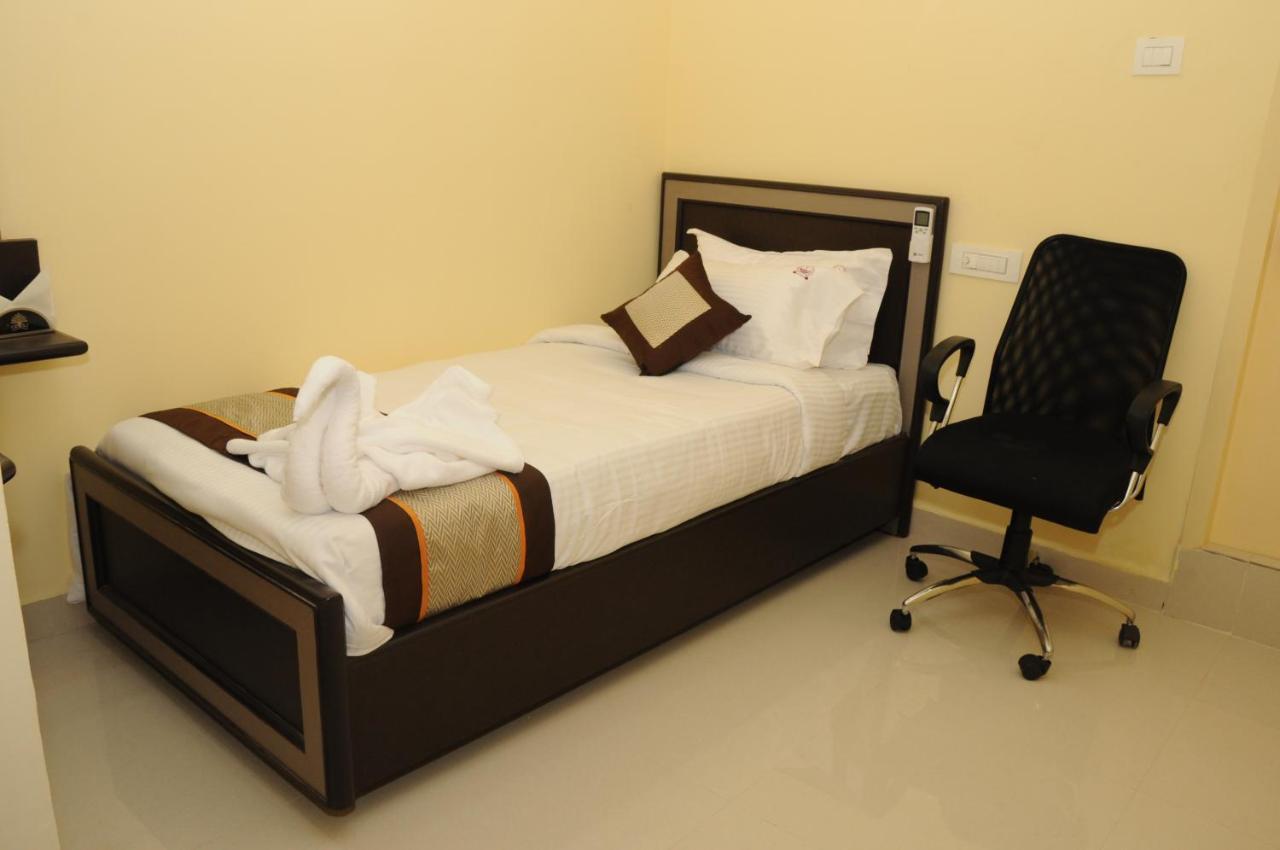 Saibala Transit Hotel Chennai Exterior foto